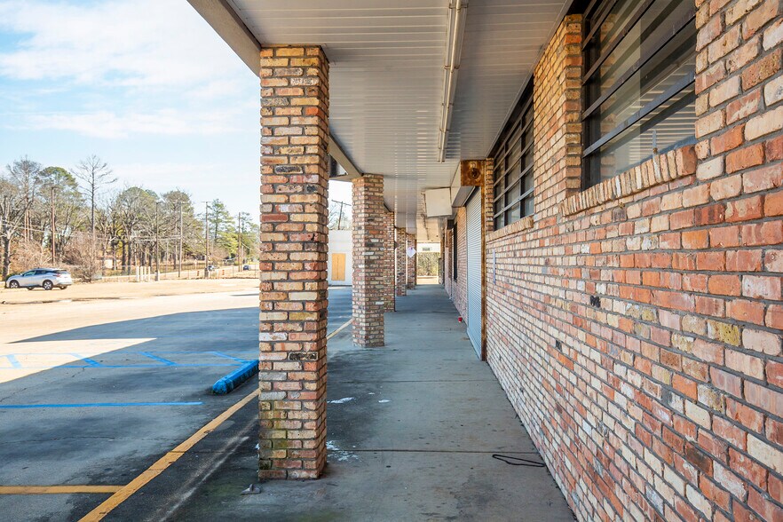 More Photos Of 3111 W Capitol St, Jackson Storefront For Lease