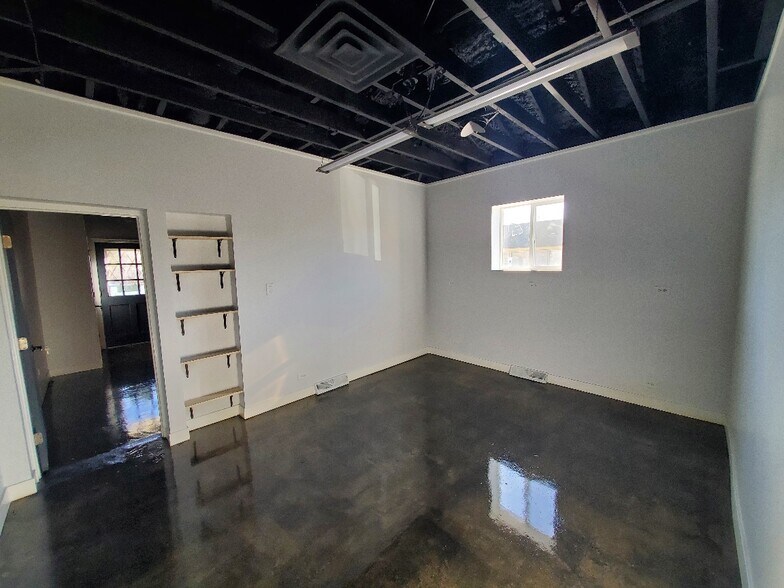 More Photos Of 18159 Dixie Hwy, Homewood Storefront Retail Office For Sale