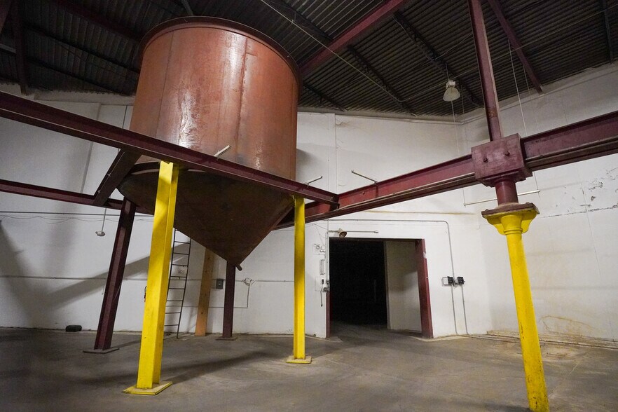 More Photos Of 1612-1616 Moore St, Cincinnati Manufacturing For Sale