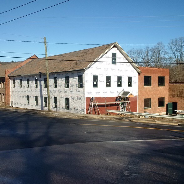 More Photos Of 32 Lake St, Winsted Restaurant For Lease