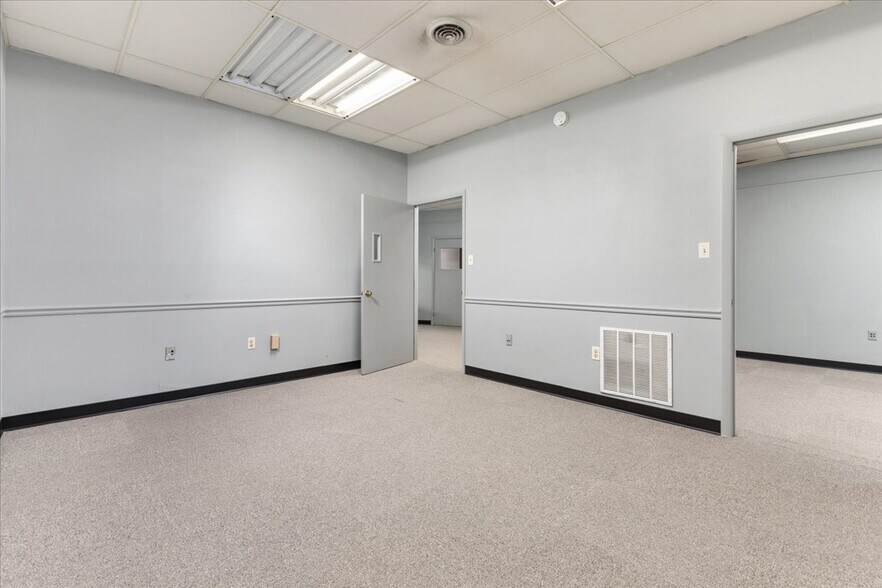 More Photos Of 11 Water St, Front Royal Loft Creative Space For Lease