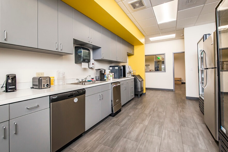 More Photos Of 208 E Kiehl Ave, North Little Rock Office For Sale