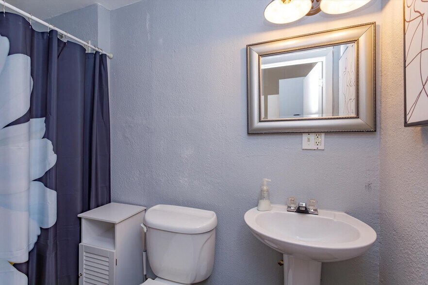 More Photos Of 37 Hill Ave, Orlando Flex For Sale