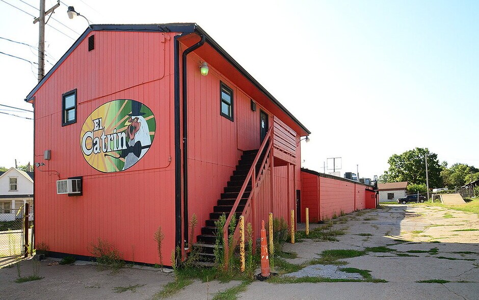 More Photos Of 6500 Railroad Ave, Omaha Restaurant For Lease