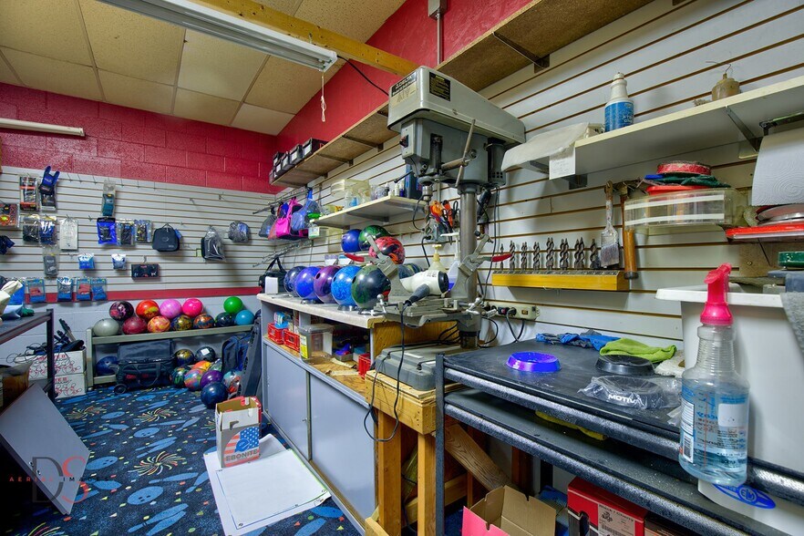 More Photos Of 2414 IL-23, Streator Flex For Sale