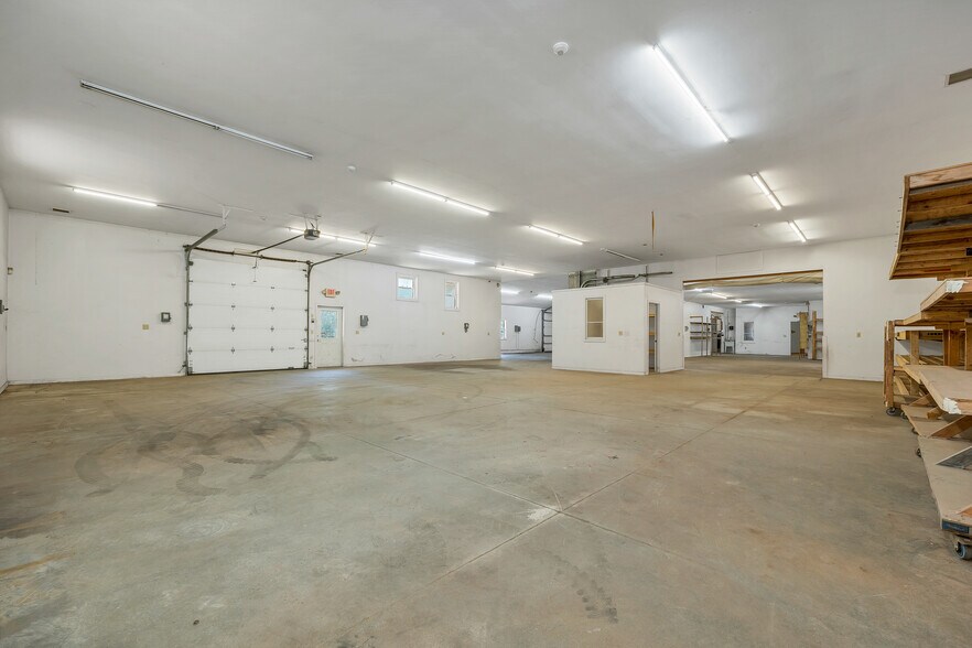 More Photos Of 147 Middle Rd, Center Tuftonboro Warehouse For Sale