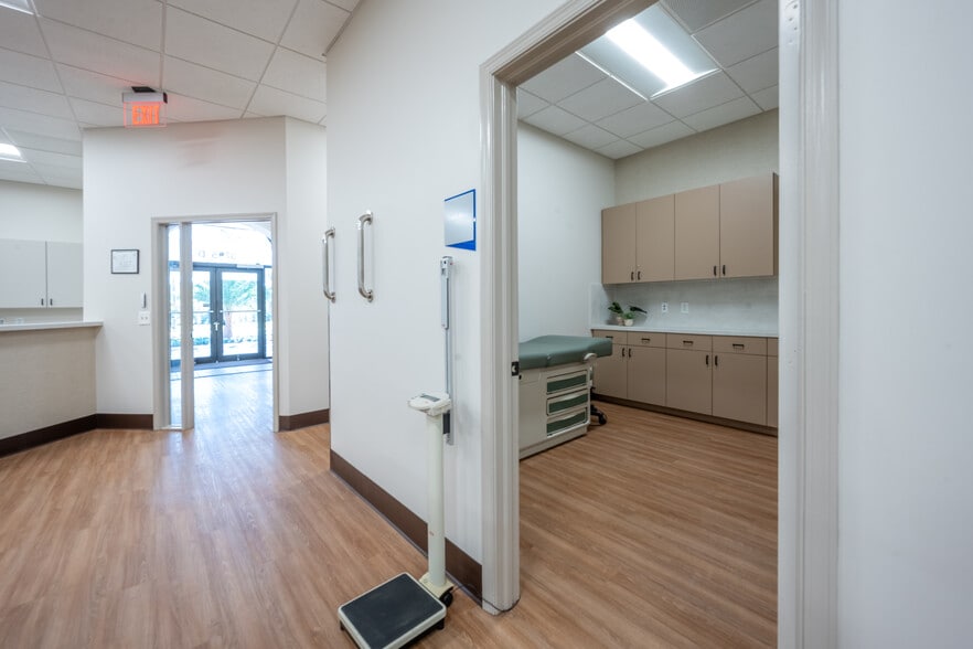 More Photos Of 3795 Boynton Beach Blvd, Boynton Beach Medical For Lease