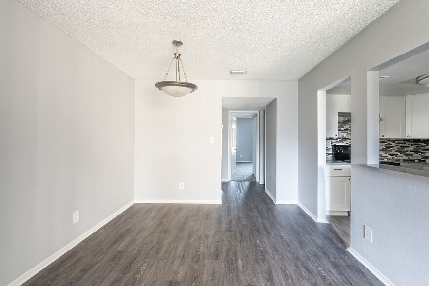 More Photos Of 5659 Del Prado Dr, Tampa Apartments For Sale