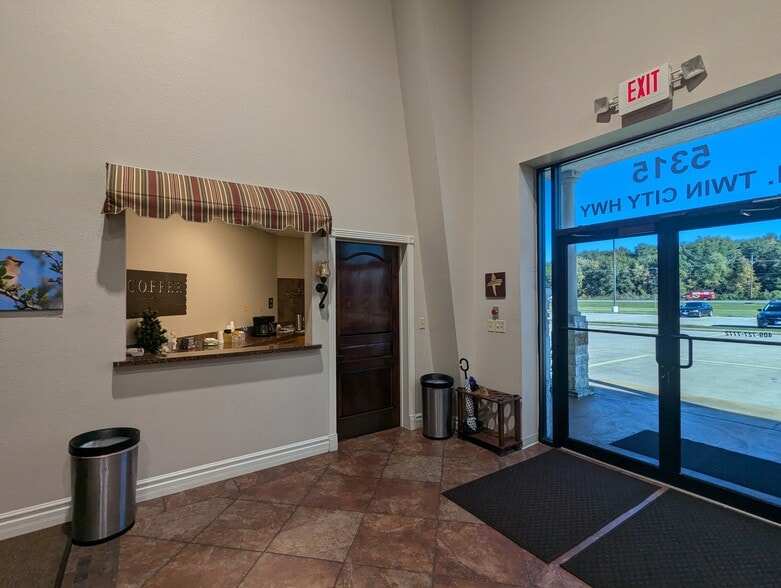 More Photos Of 5315 N Twin City Hwy, Nederland Warehouse For Sale