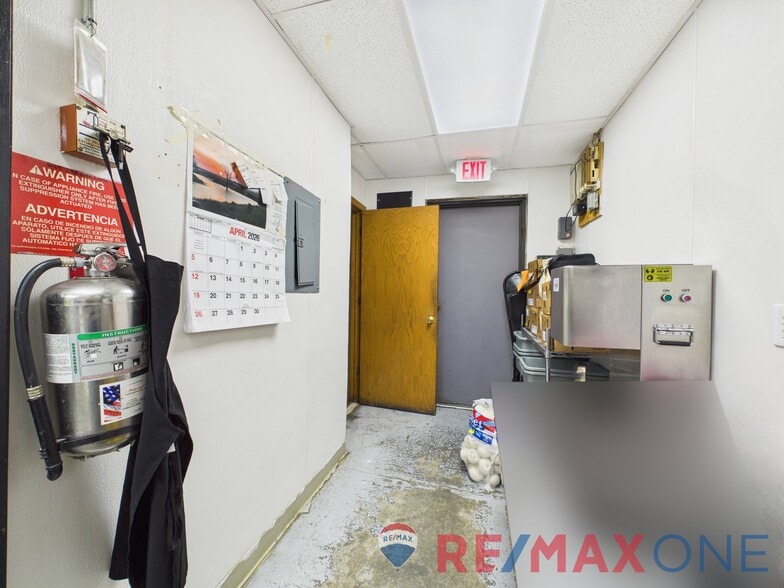More Photos Of 108 W Kansas Ave, Garden City Office For Sale