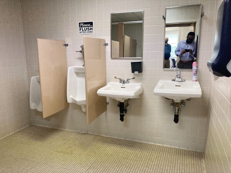 More Photos Of 1900 John Hanson Ln, Oxon Hill Bank For Sale