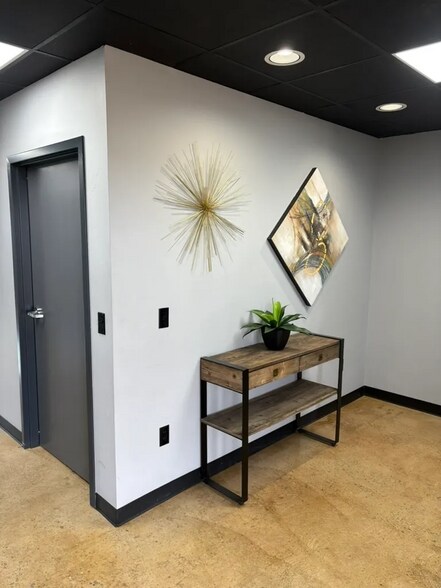 More Photos Of 7901 NE 10th St, Midwest City Office For Lease