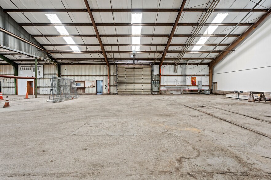 More Photos Of 934 S Main St, Willits Manufacturing For Lease