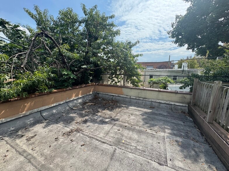 More Photos Of 37-23 27th St, Long Island City Light Distribution For Sale