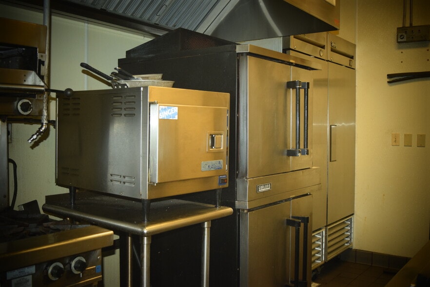 More Photos Of 2090 Lincoln Hwy E, Lancaster General Retail For Lease