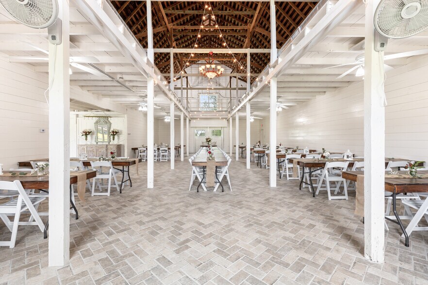 More Photos Of 53447 Highway 290, Hempstead Specialty For Sale