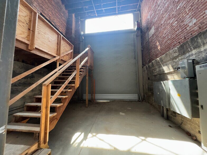 More Photos Of 390 S Main St, Memphis Office For Sale