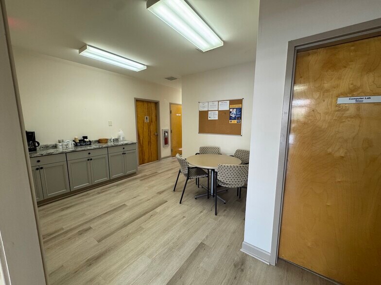 More Photos Of 4589 Oleander Dr, Myrtle Beach Office For Sale