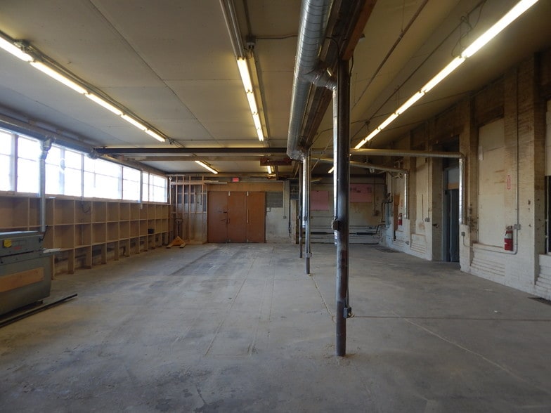 More Photos Of 209 Center St, Bridgeport Warehouse For Lease