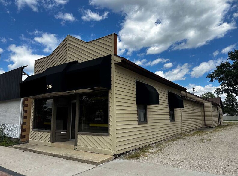 More Photos Of 335 S Broadway St, Coal City Office For Sale