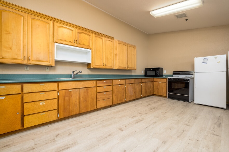 More Photos Of 2127 S Giddings St, Visalia Religious Facility For Lease