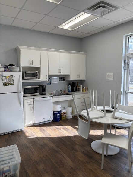 More Photos Of 221 Stonebridge Plaza Ave, North Chesterfield Medical For Sale