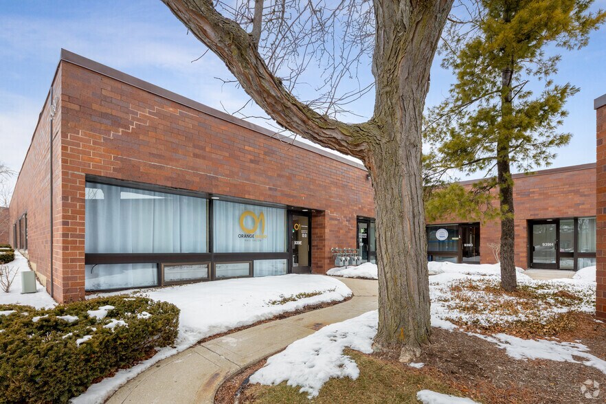 More Photos Of 939 N Plum Grove Rd, Schaumburg Medical For Lease