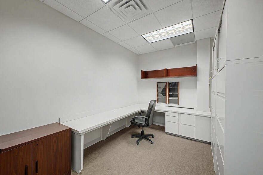 More Photos Of 200-210 The Aly, Aiken Coworking Space