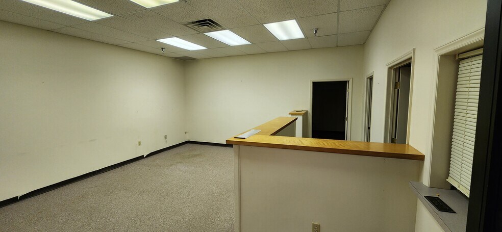 More Photos Of 568 E Main St, Independence Storefront For Lease