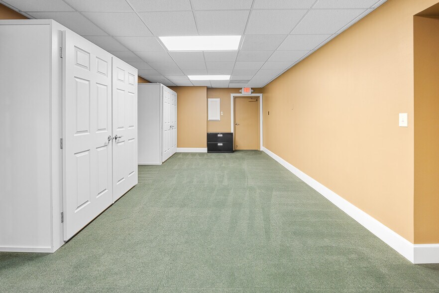 More Photos Of 560 Rolling Meadows, Fond Du Lac Light Distribution For Sale