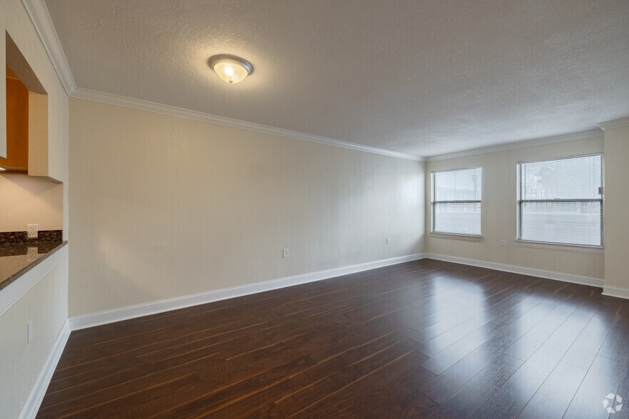 More Photos Of 107 S Washington Ave, Saginaw Apartments For Lease