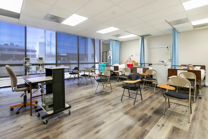 More Photos Of 5900 Sepulveda Blvd, Van Nuys Office For Sale