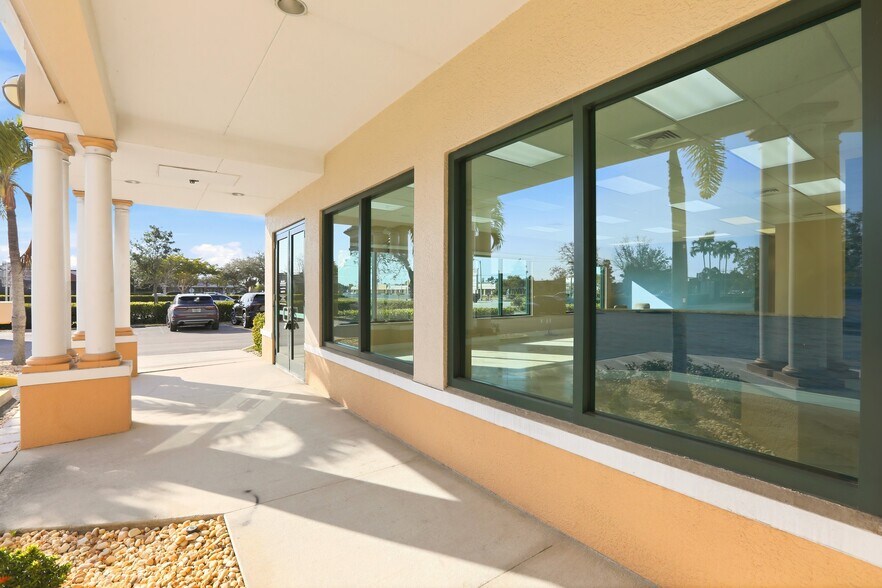 More Photos Of 15661 San Carlos Blvd, Fort Myers Medical For Lease