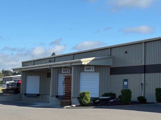 More Photos Of 1400 Commerce Pl, Ferndale Distribution For Lease