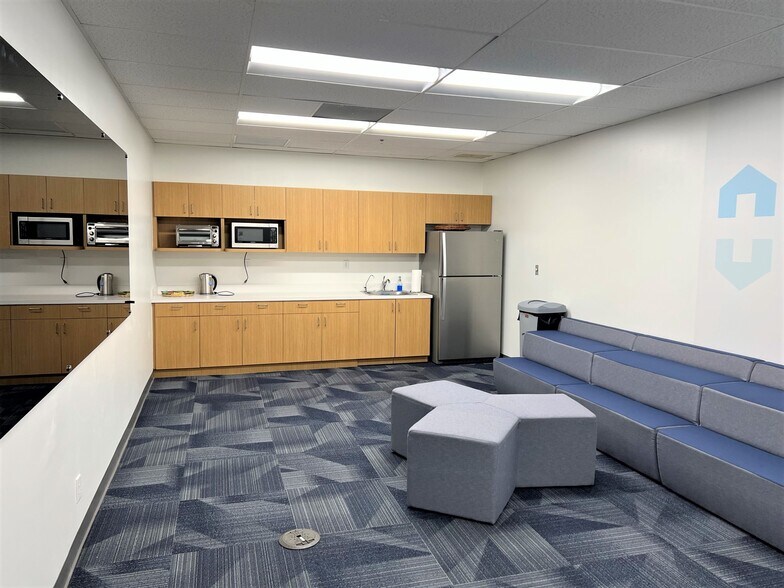 More Photos Of 3451 Executive Way, Miramar Warehouse For Lease