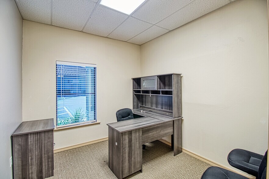 More Photos Of 4857 Palm Beach Blvd, Fort Myers Office For Lease