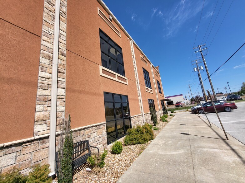 More Photos Of 2613 Main St, Joplin Medical For Sale