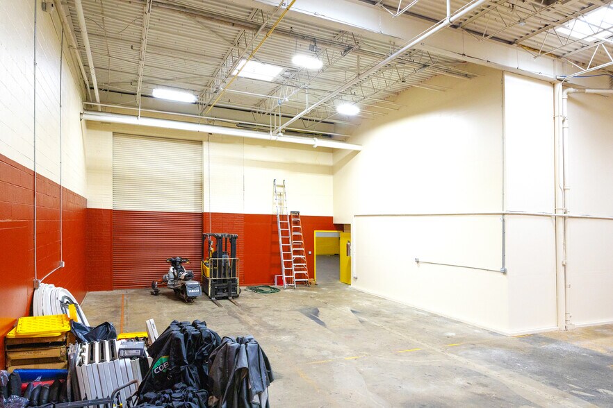 More Photos Of 202-206 Pegasus Ave, Northvale Warehouse For Lease
