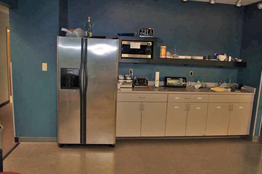 More Photos Of 1 Bronze Pointe Blvd, Swansea Office For Lease