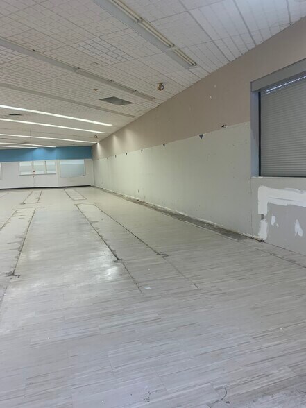 More Photos Of 7880 Moffett Rd, Semmes Unknown For Lease