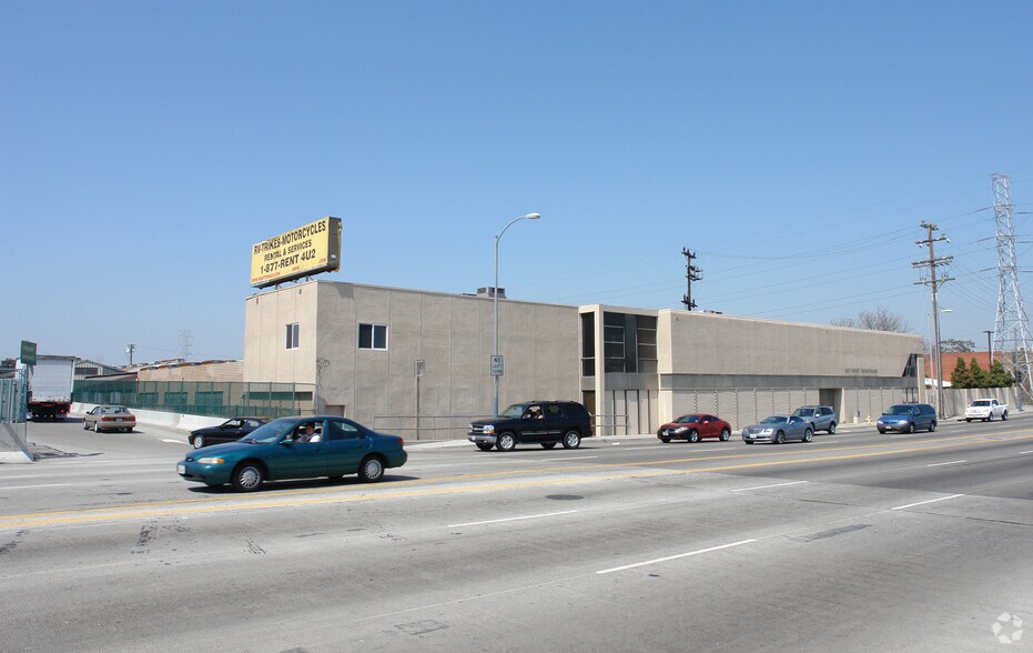 More Photos Of 621 W Rosecrans Ave, Gardena Warehouse For Lease