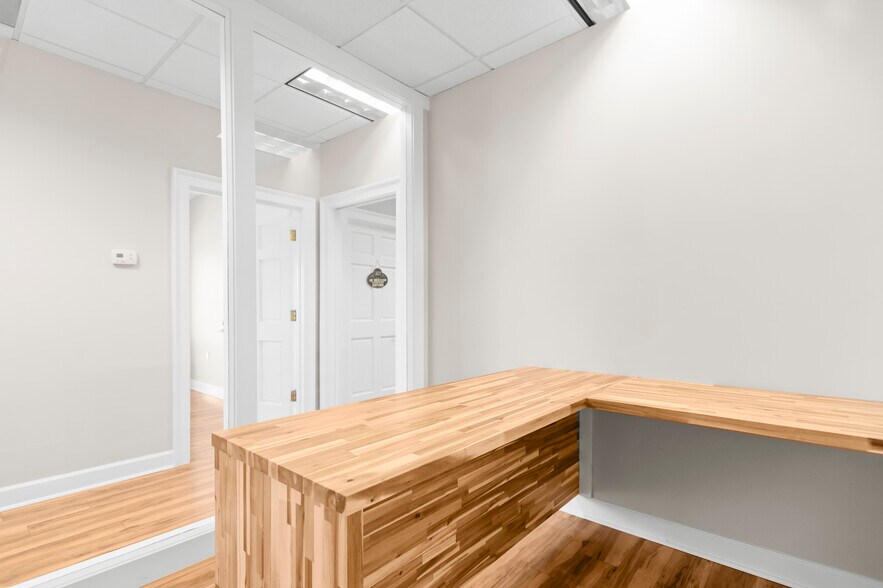 More Photos Of 19810 W Catawba Ave, Cornelius Office For Lease