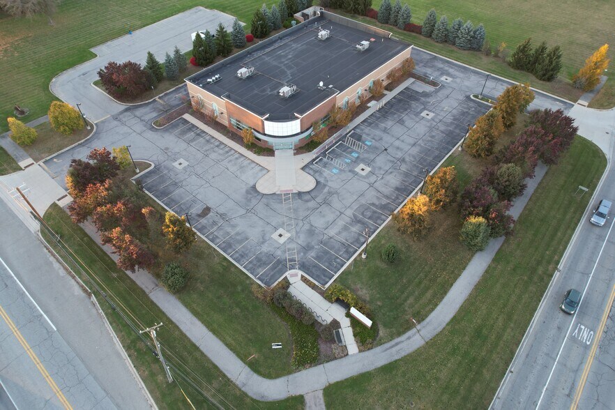 More Photos Of 63033 Van Dyke Rd, Washington Freestanding For Lease