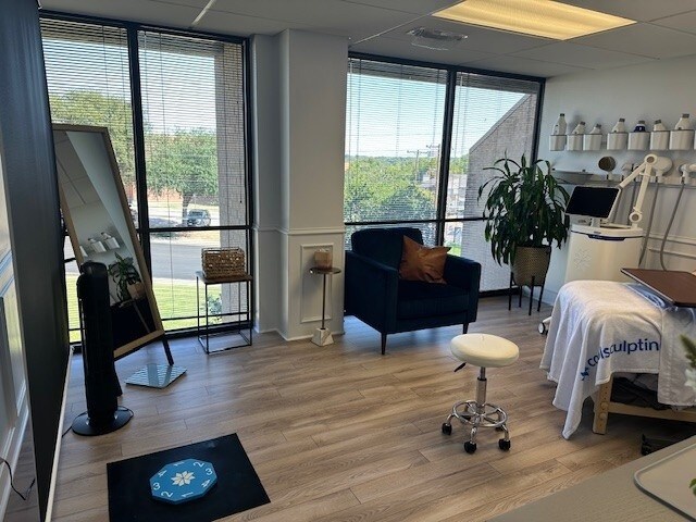 More Photos Of 8330-8350 Meadow Rd, Dallas Office For Sale
