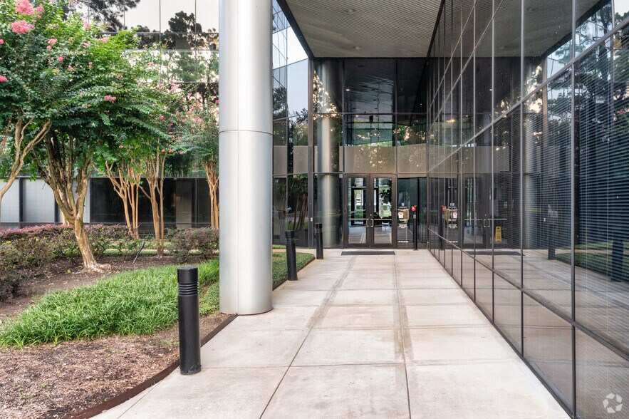 More Photos Of 14550 Torrey Chase Blvd, Houston Office For Lease