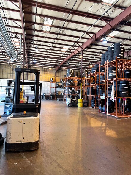 More Photos Of 9061-9073 Euclid Ave, Manassas Warehouse For Lease