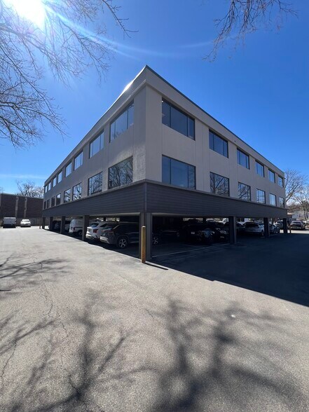 More Photos Of 444 Skokie Blvd, Wilmette Medical For Lease