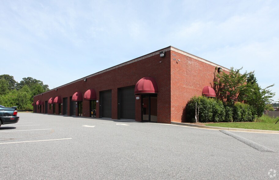 Primary Photo Of 2784 Sugarloaf Pky, Lawrenceville Warehouse For Lease