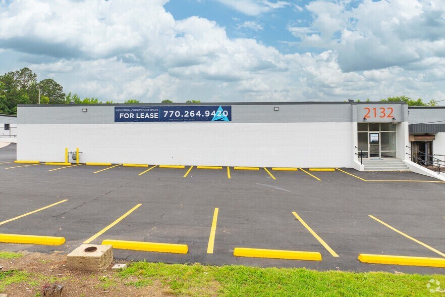 More Photos Of 2132 James Jackson Pky NW, Atlanta Showroom For Lease