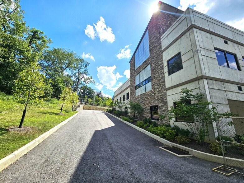 More Photos Of 3407 West Chester Pike, Newtown Square Office For Lease
